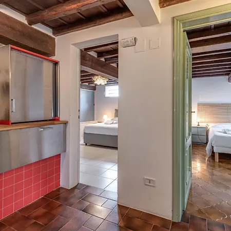 Calzaiuoli 10 - Boutique